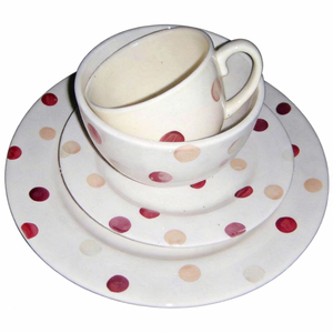 16Pcs HARVIT Cute Shanghai Dinnerware Sets with Red Polka Dot Ceramic Tableware for Party Use